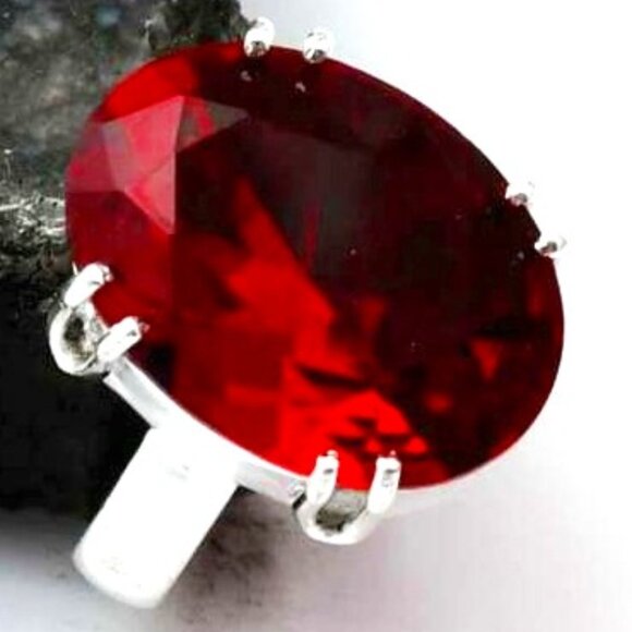 Garnet Gemstone Sterling Silver Ring Sz 8 - Picture 1 of 1